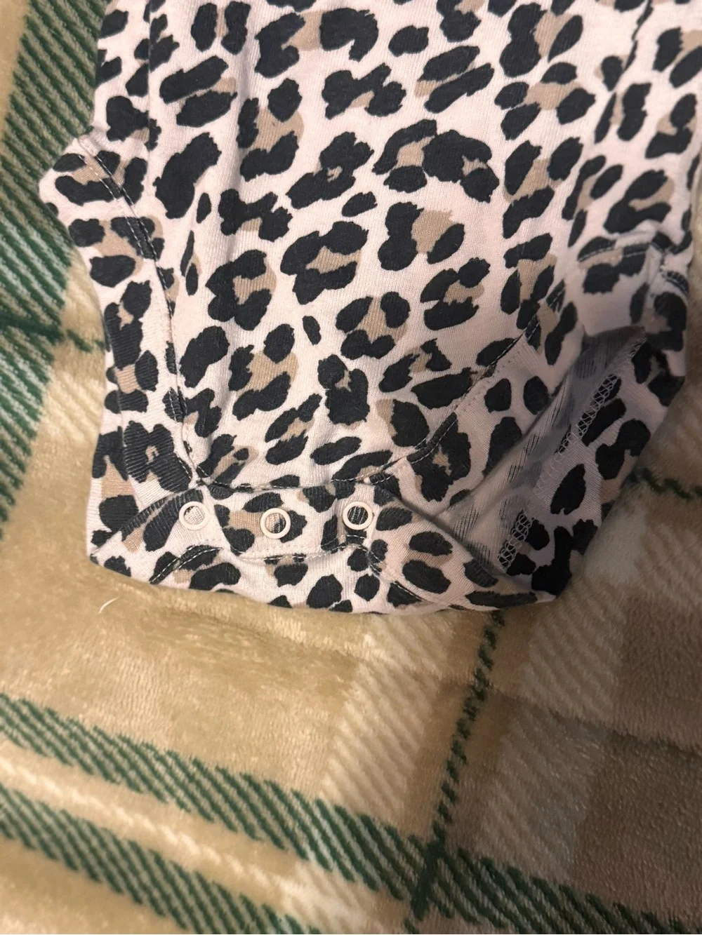 Long-Sleeve Leopard Print Baby Bodysuit - Pink/Black